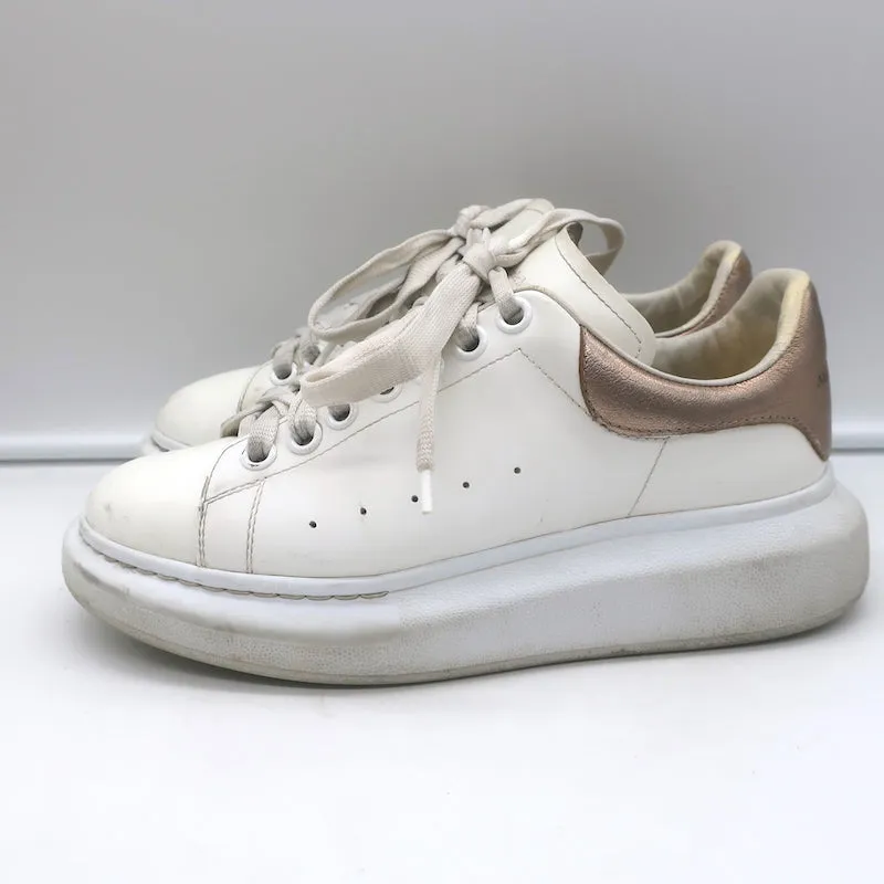 Alexander McQueen Sneakers surdimensionnées en cuir métallisé blanc et or rose taille 37
