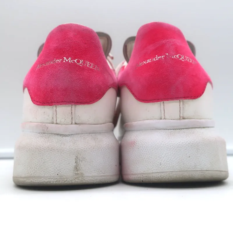 Alexander McQueen Sneakers surdimensionnées en cuir blanc et daim rose vif taille 35