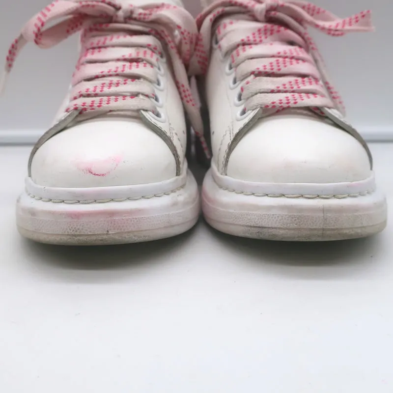 Alexander McQueen Sneakers surdimensionnées en cuir blanc et daim rose vif taille 35