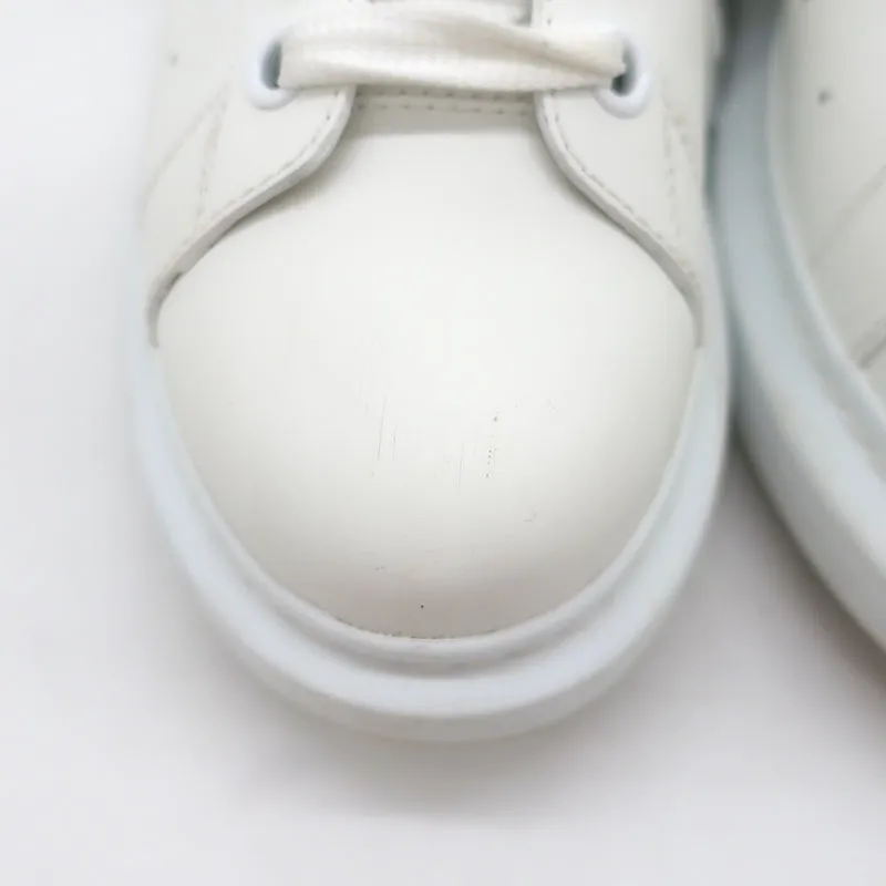 Alexander McQueen Sneakers surdimensionnées en cuir blanc et daim rouge Taille 40