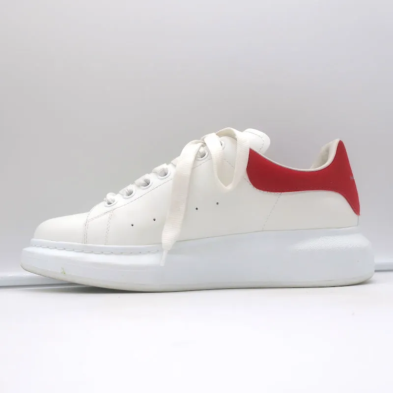 Alexander McQueen Sneakers surdimensionnées en cuir blanc et daim rouge Taille 40