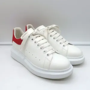Alexander McQueen Sneakers surdimensionnées en cuir blanc et daim rouge Taille 40