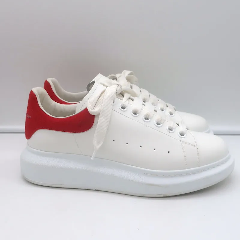 Alexander McQueen Sneakers surdimensionnées en cuir blanc et daim rouge Taille 40