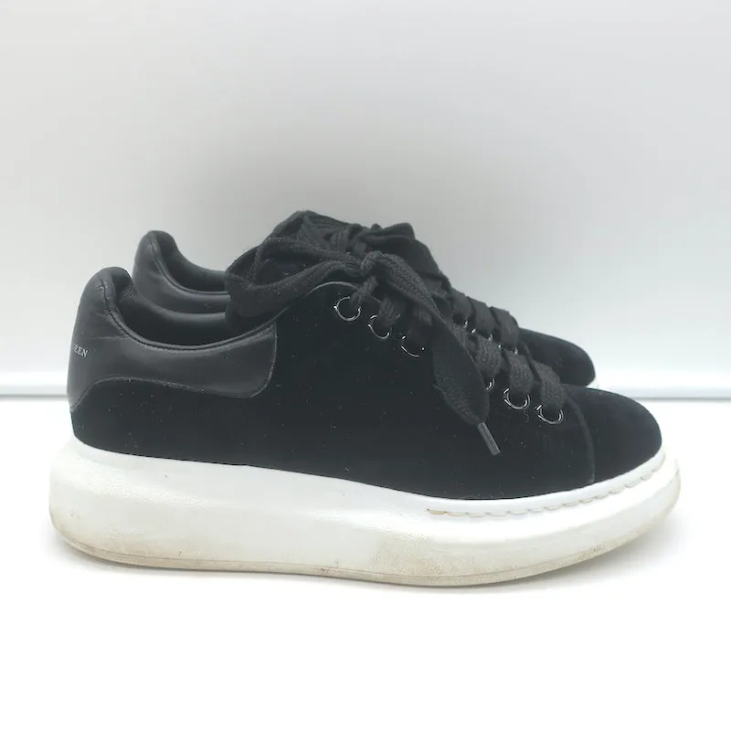 Alexander McQueen Baskets surdimensionnées en velours noir Taille 36