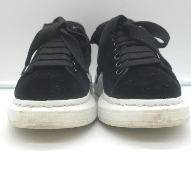 Alexander McQueen Baskets surdimensionnées en velours noir Taille 36