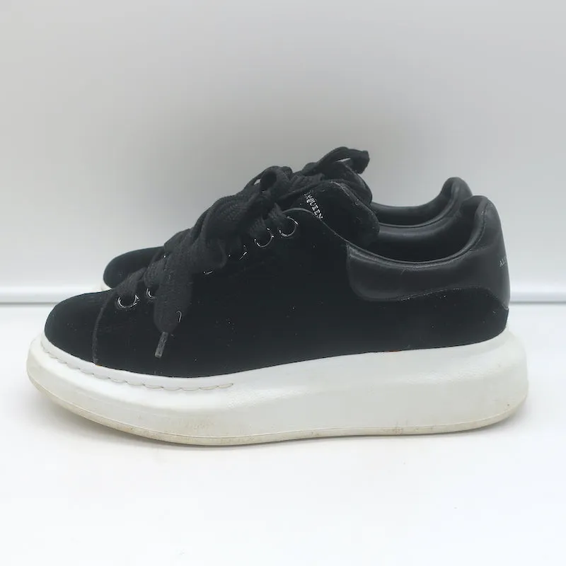 Alexander McQueen Baskets surdimensionnées en velours noir Taille 36