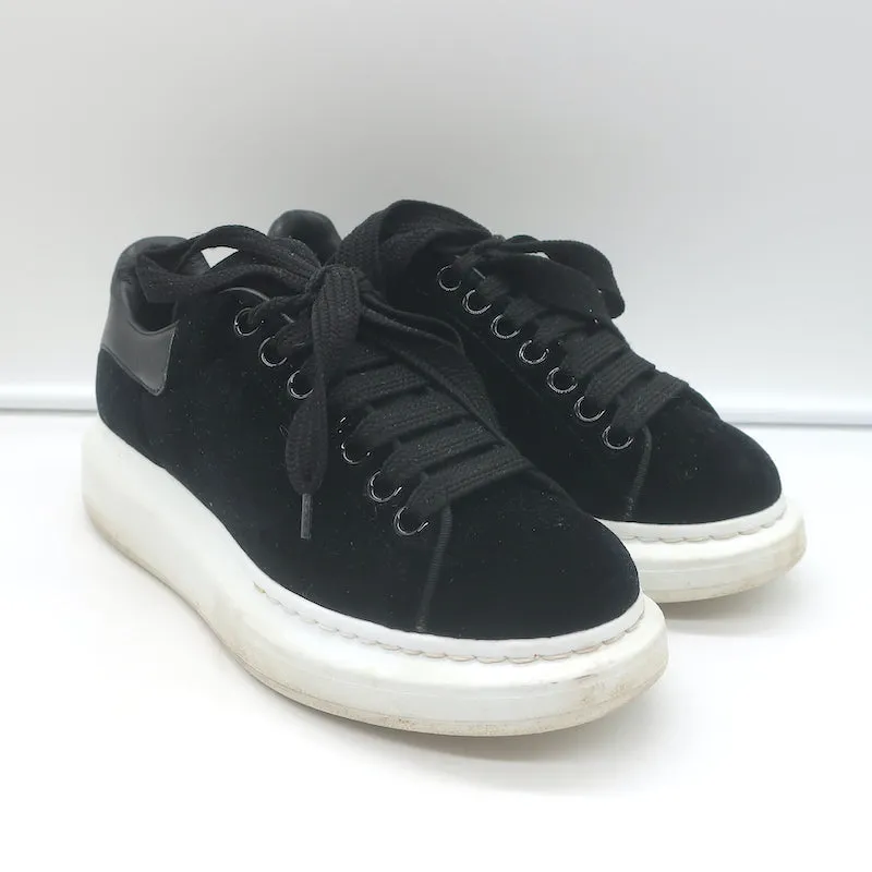 Alexander McQueen Baskets surdimensionnées en velours noir Taille 36