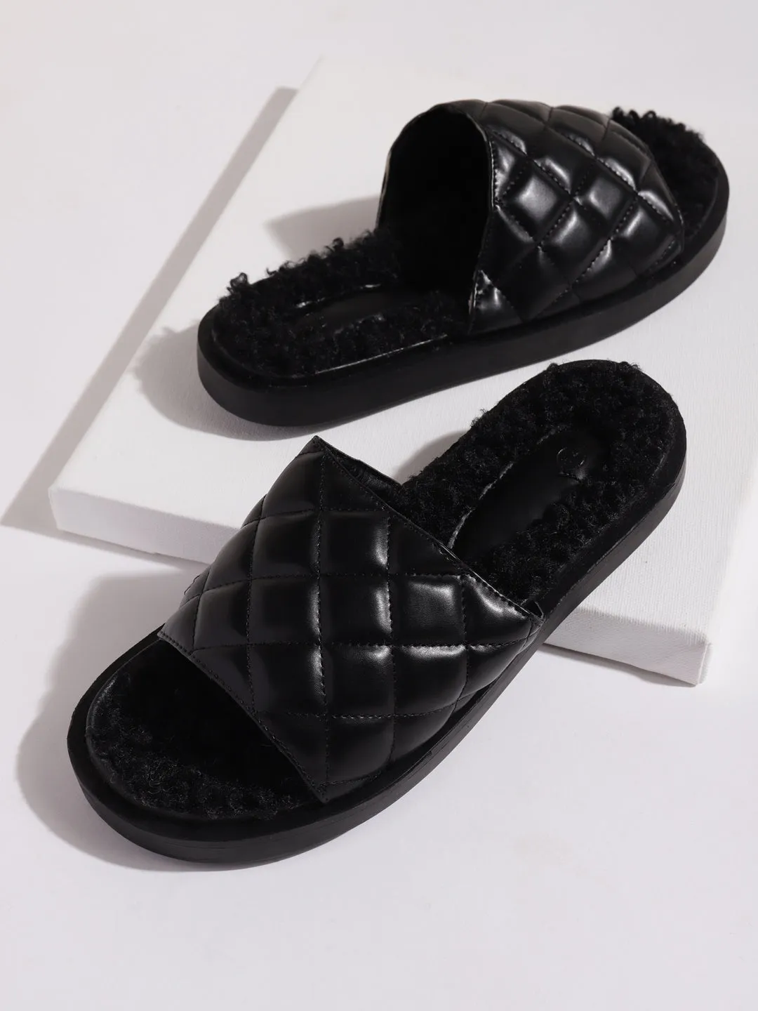 Mules matelassées en fausse fourrure PU noir (TC-RLST7-BLK)