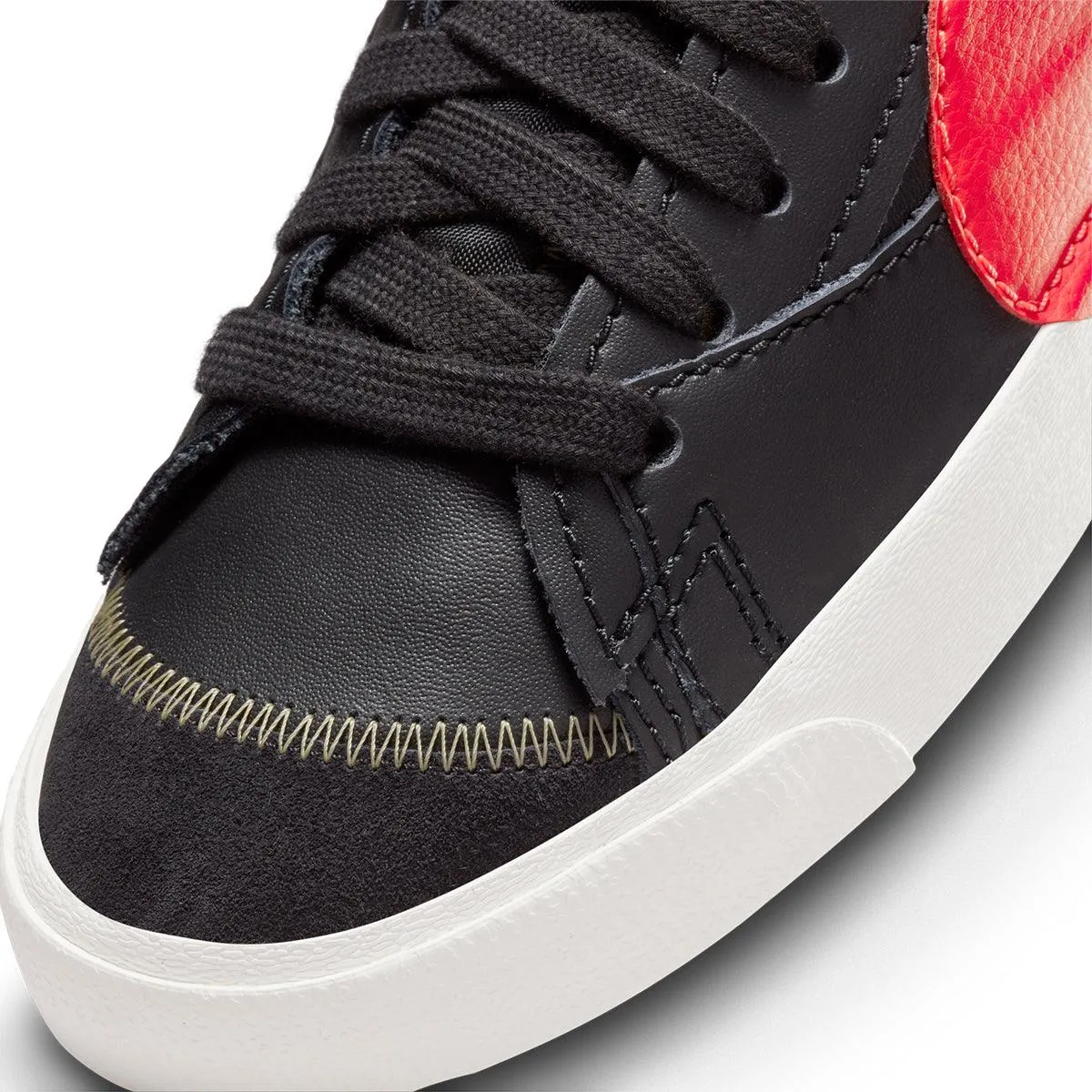 Blazer Mid '77 Jumbo 'Noir Rouge Vif'