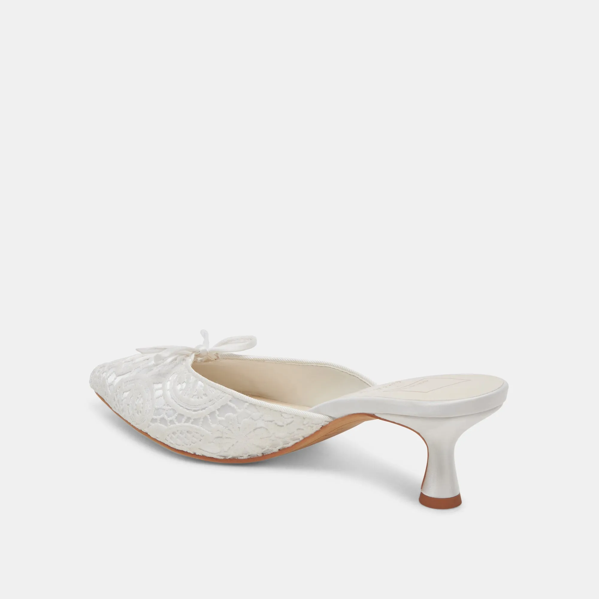 CAMILE TALONS LARGES BLANCS À MOTIFS FLORAUX ET OEILLETS