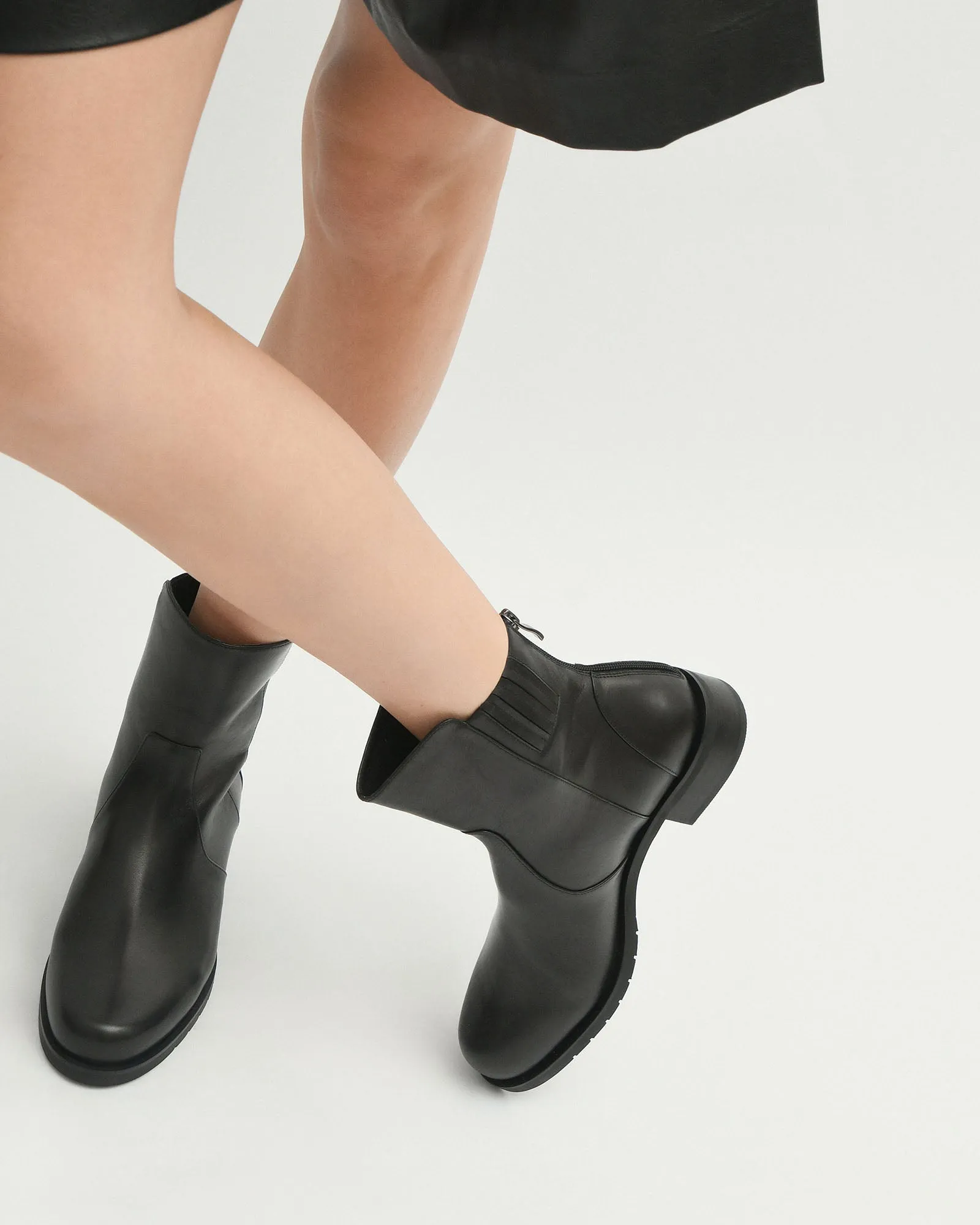 BOTTINES JOHNSTON À CHEVILLE PLATE EN CUIR NOIR