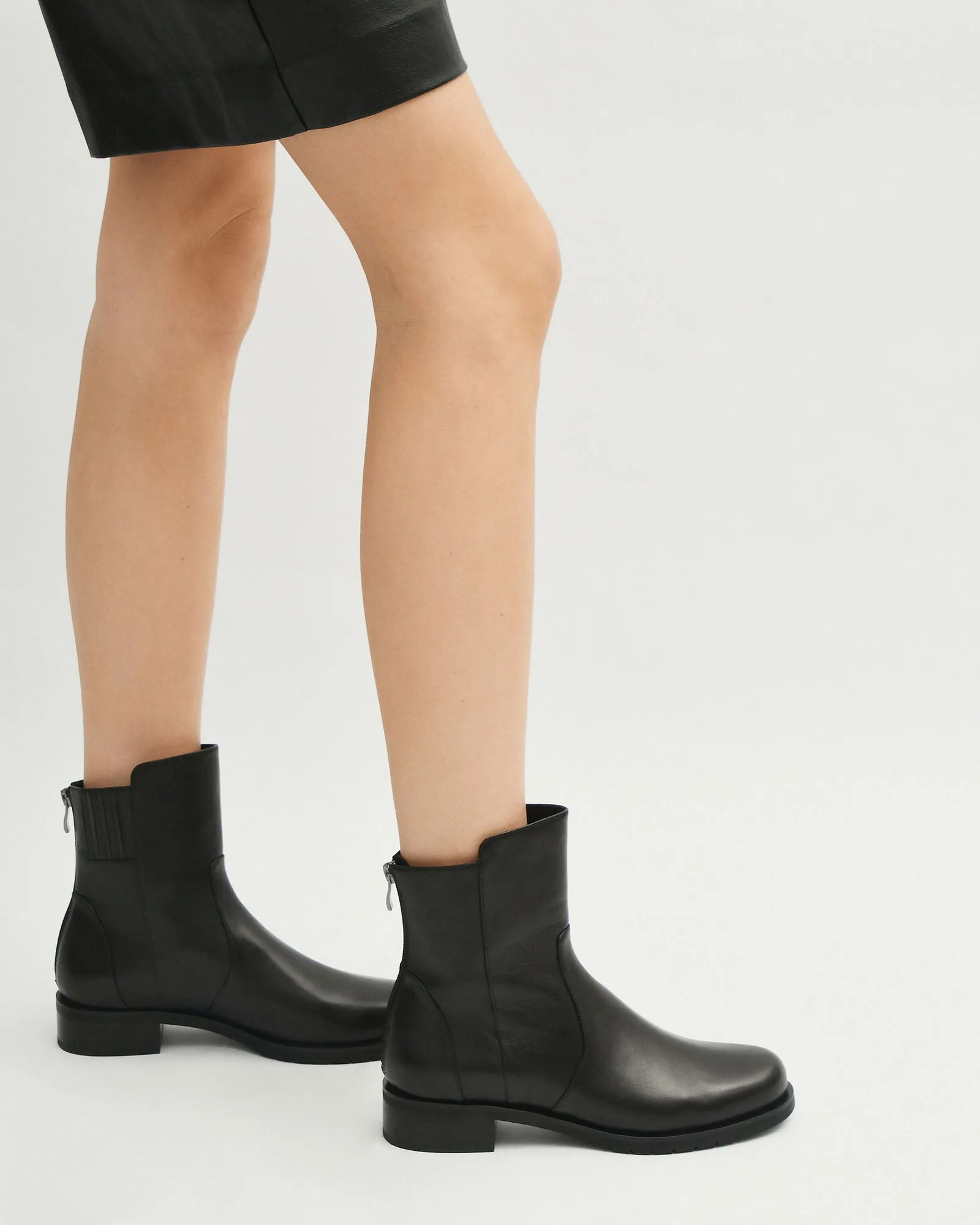BOTTINES JOHNSTON À CHEVILLE PLATE EN CUIR NOIR