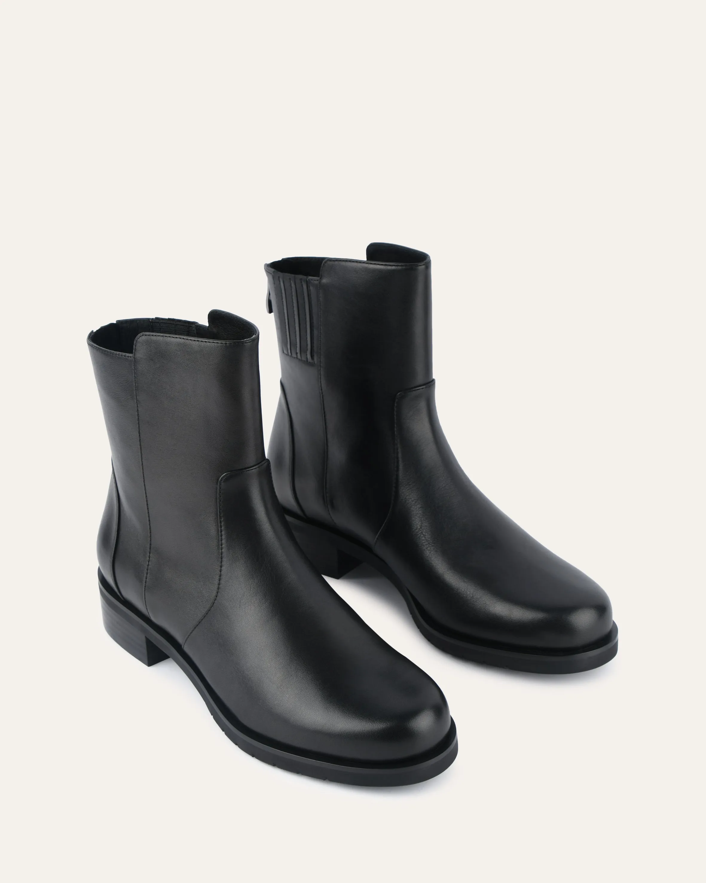 BOTTINES JOHNSTON À CHEVILLE PLATE EN CUIR NOIR