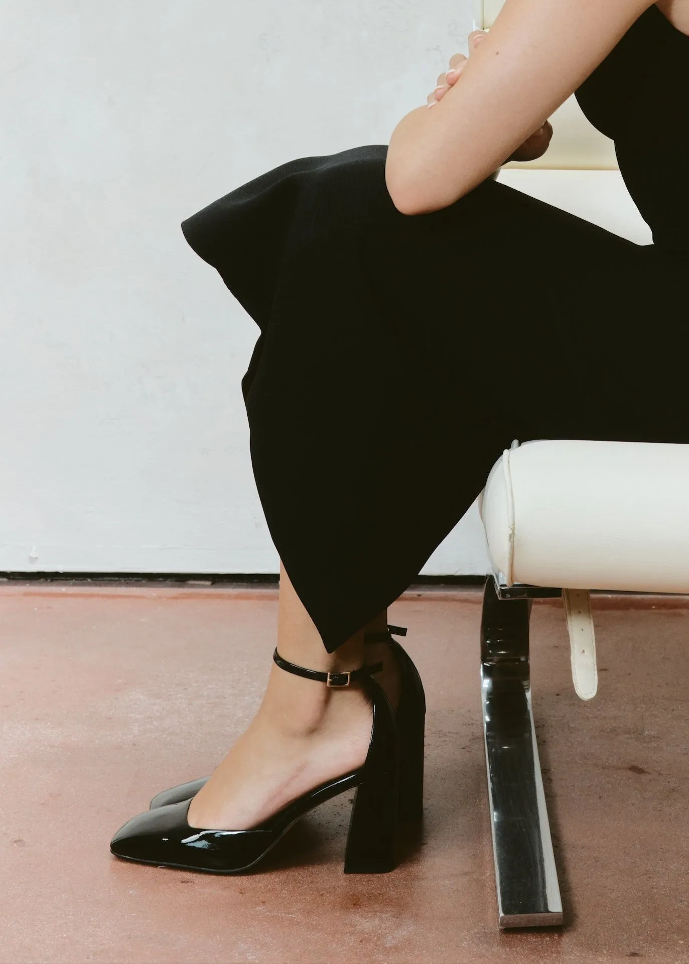 Talons Travis à bout fermé - Cuir verni noir