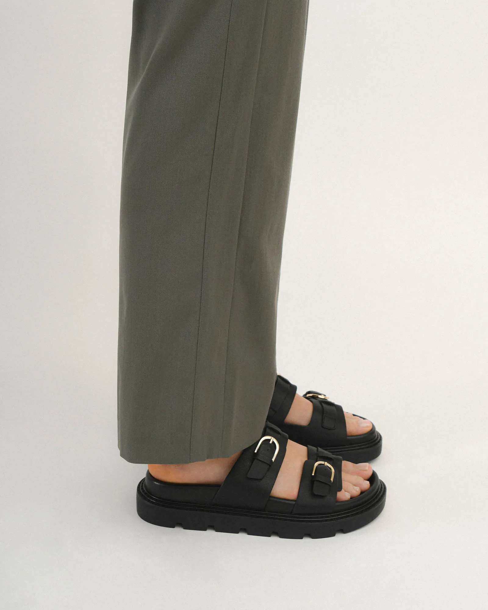 SANDALES PLATES VICHY EN CUIR NOIR