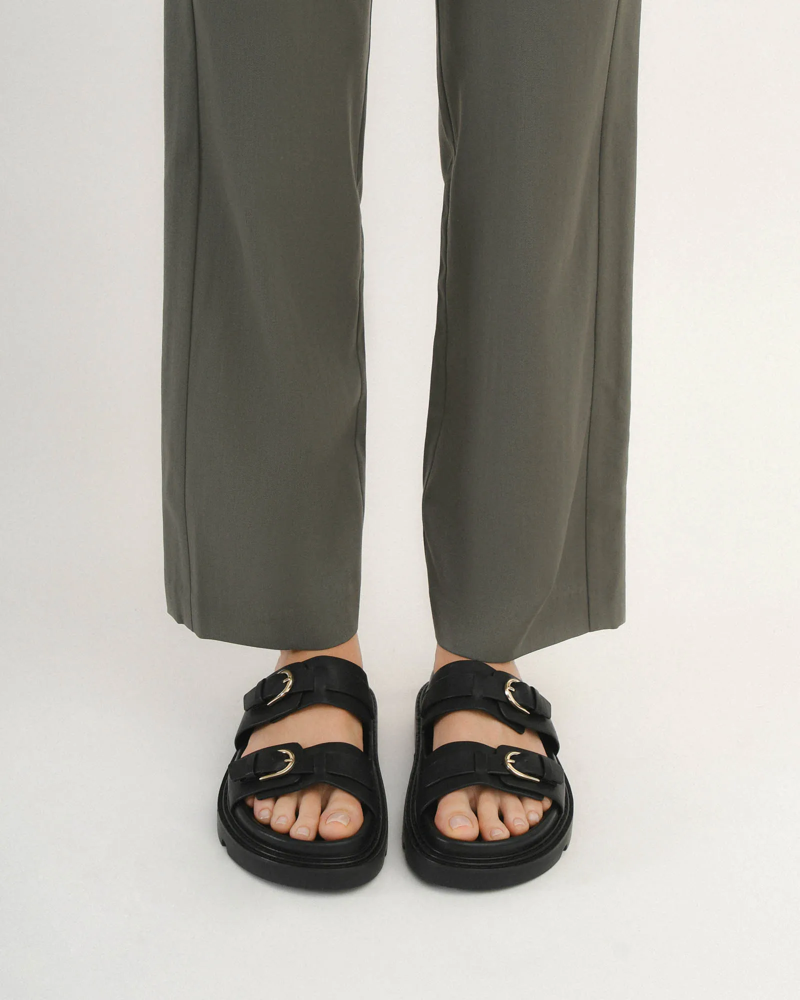 SANDALES PLATES VICHY EN CUIR NOIR
