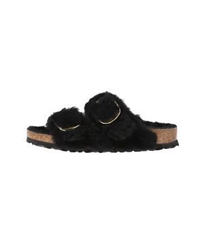 Pantoufle Arizona à grande boucle et rivets en teddy noir/or