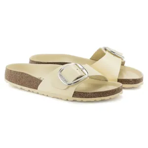 Sandale Madrid à grande boucle pour femme en beurre brillant
