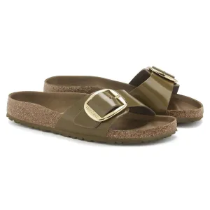 Sandale Madrid à grande boucle pour femme en vert boue brillant