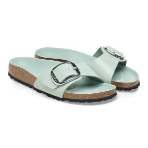 Sandale Madrid à grande boucle pour femme en vert surf brillant